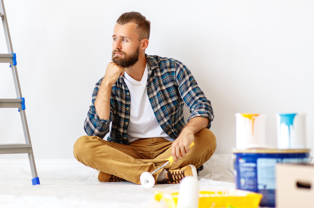 mężczyzna i remont