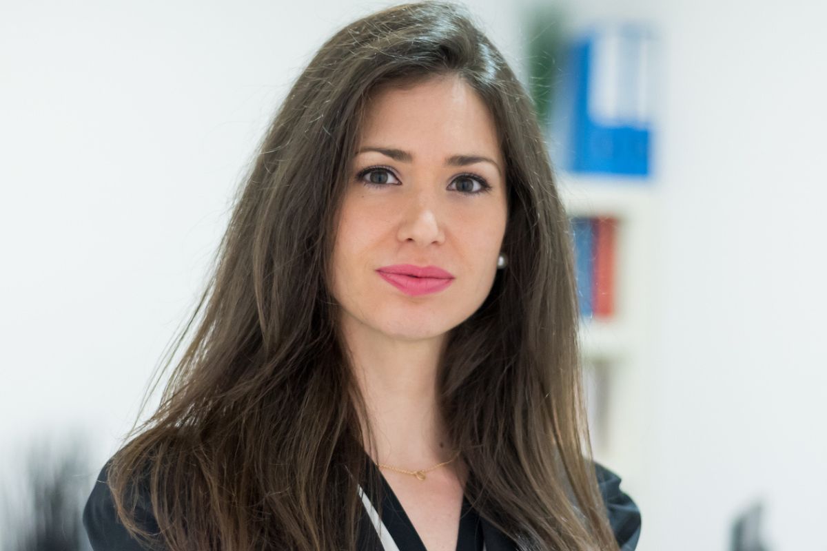 młoda kobieta w biurze