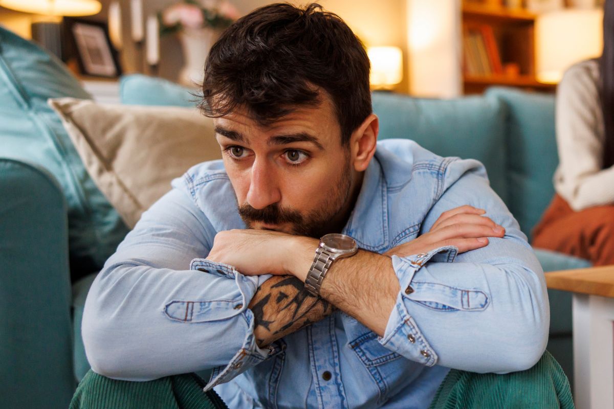 Zamyślony mężczyzna