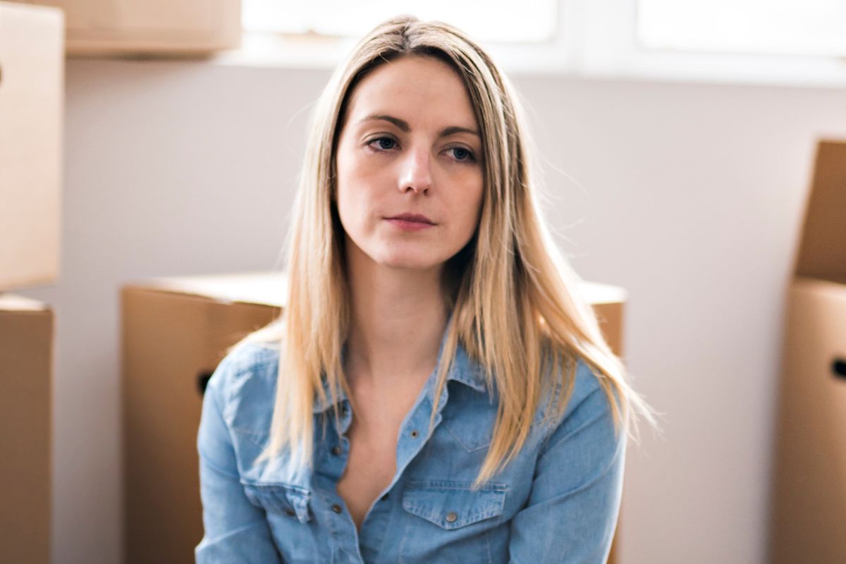 zmartwiona dziewczyna