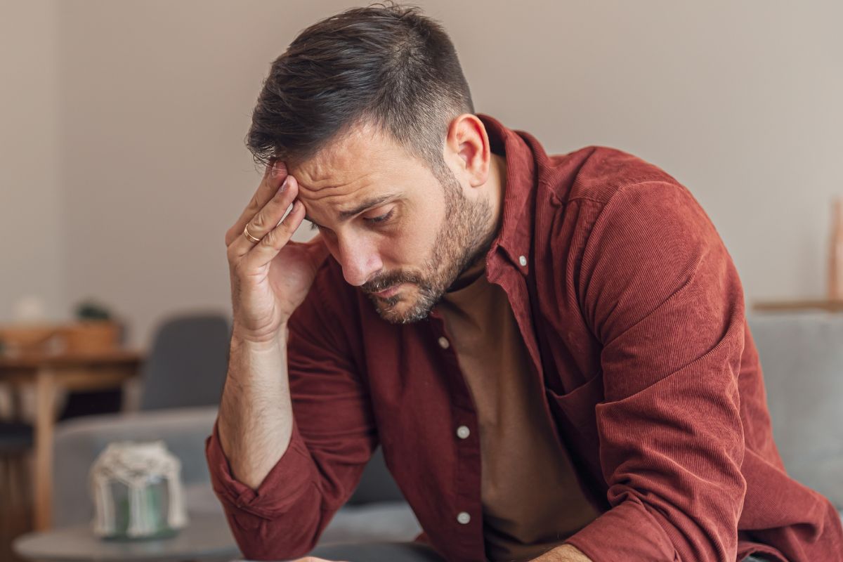 Załamany mężczyzna