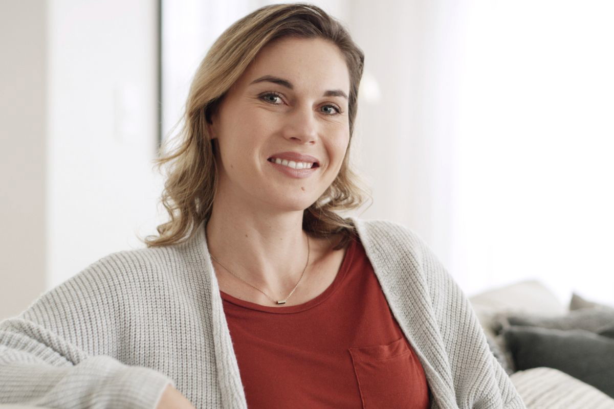 uśmiechnięta kobieta 40 lat