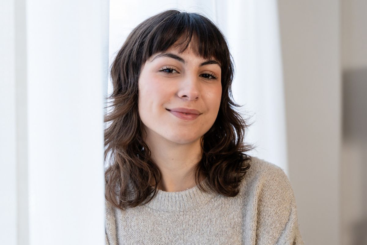 młoda uśmiechnięta dziewczyna