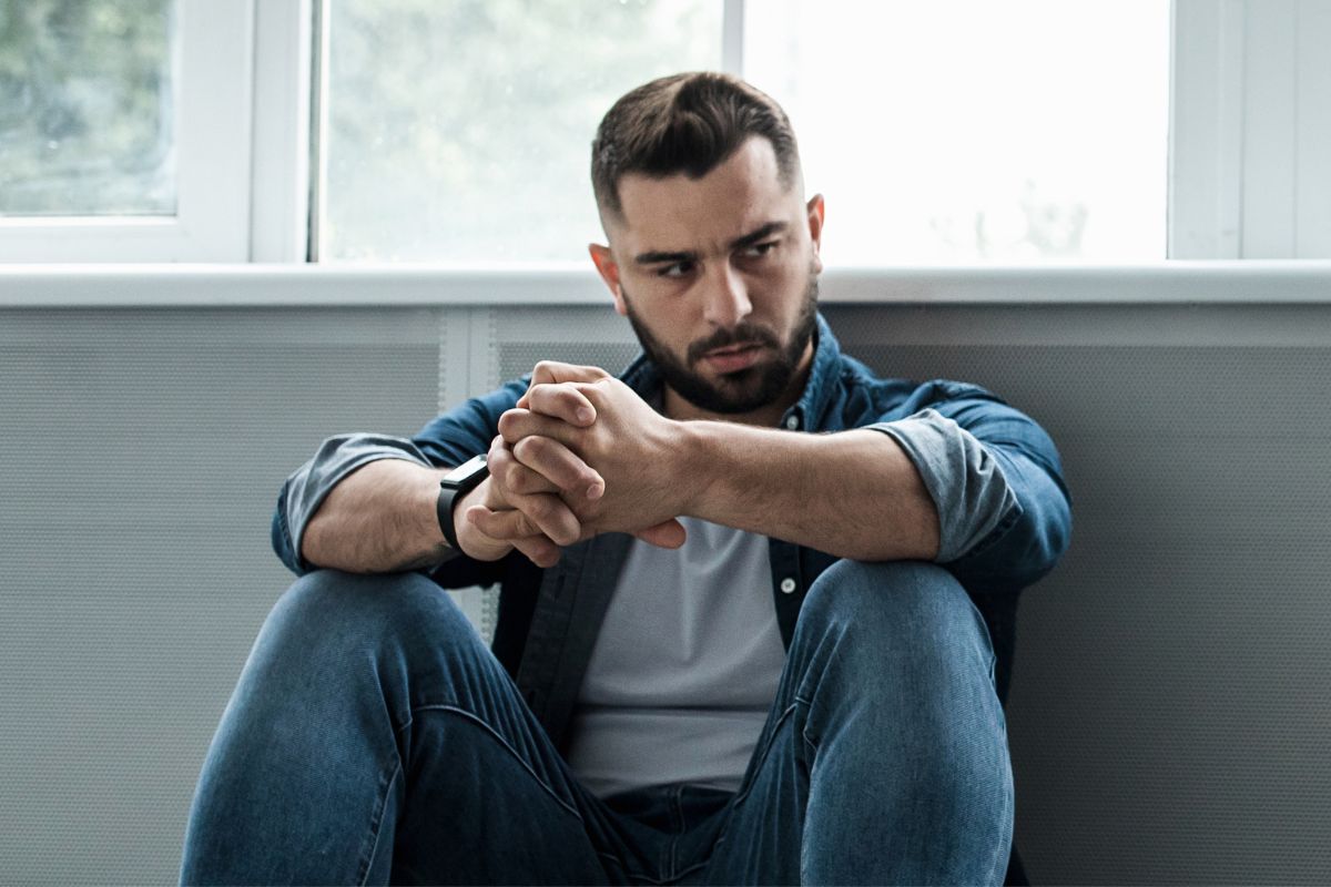 Załamany mężczyzna