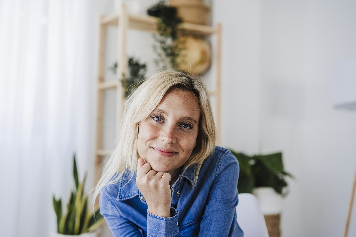 uśmiechnięta kobieta