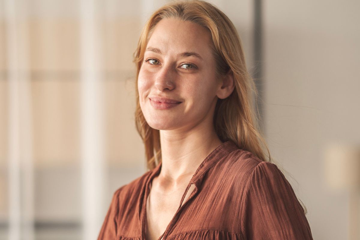 uśmiechnieta kobieta