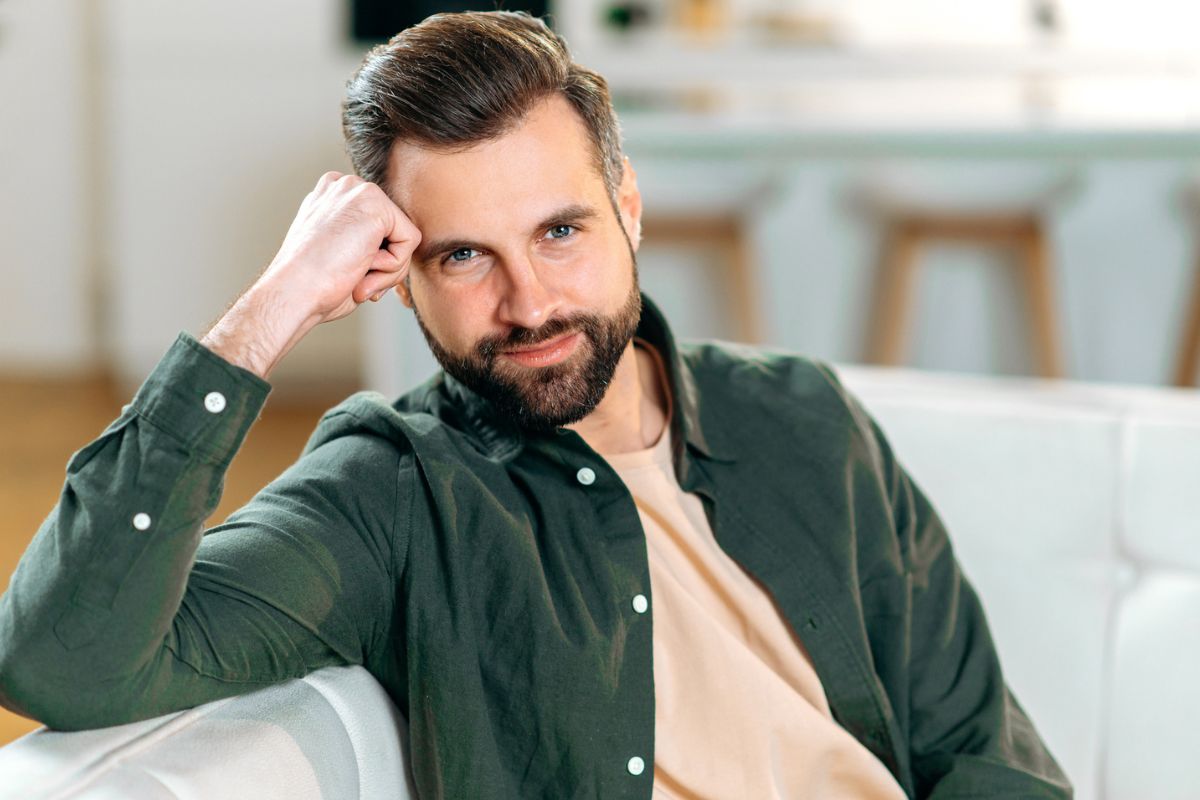 mężczyzna z brodą