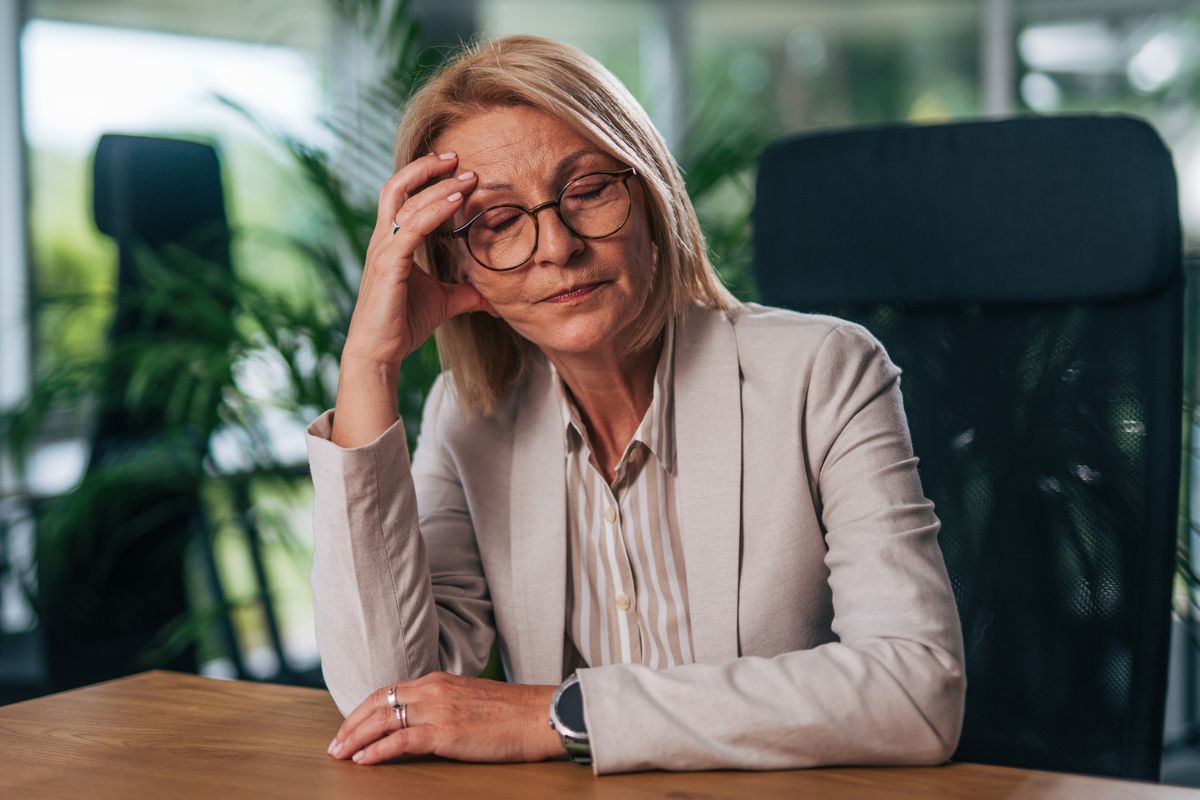kobieta 60+ załamana