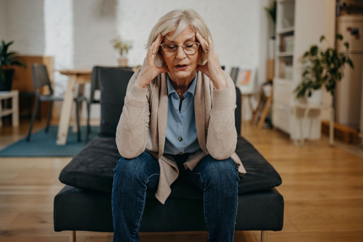 kobieta 60+ załamana