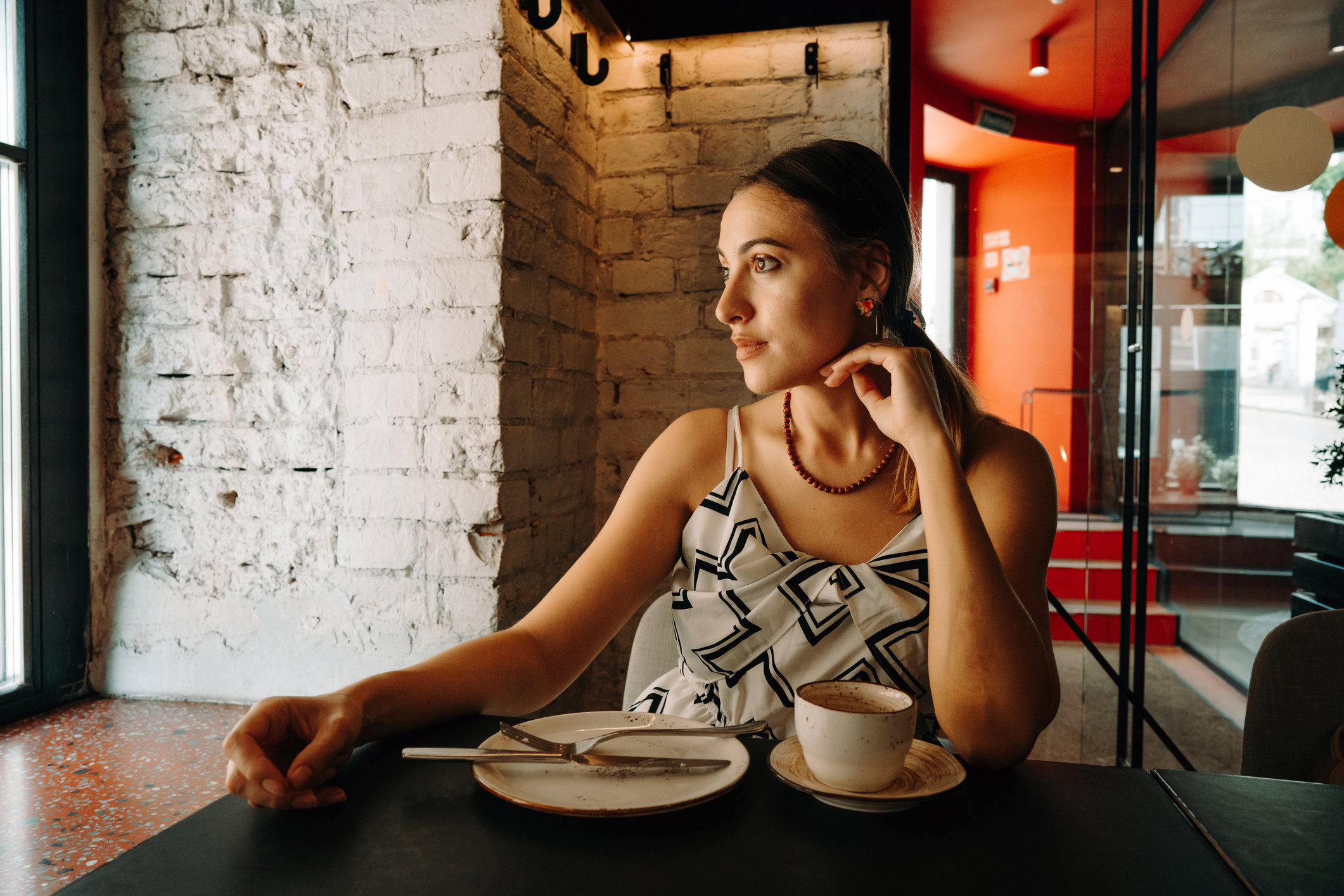 kobieta w restauracji