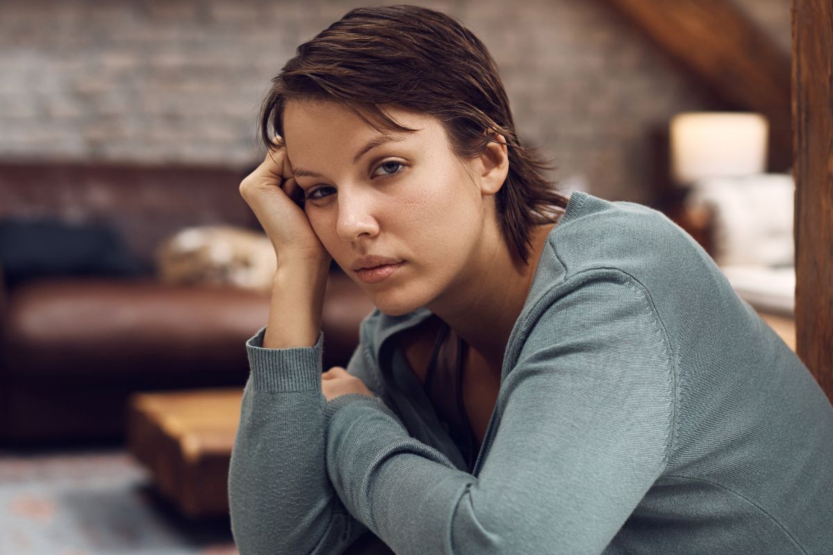 Smutna młoda kobieta