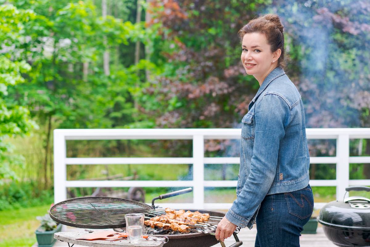 Sąsiedzi zaprosili mnie na majówkę na grilla, a potem wyliczali każdy plaster karkówki