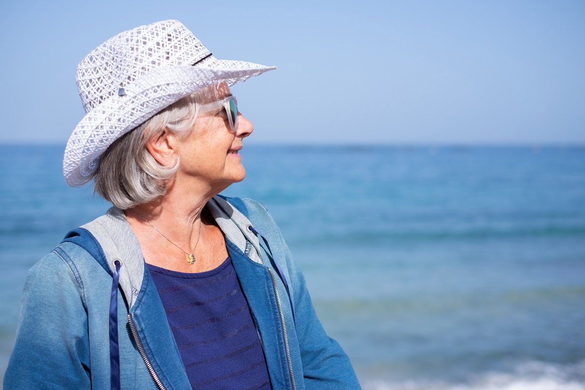 seniorka nad morzem