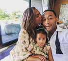 Chrissy Teigen odpowiada na wzruszające słowa męża po stracie dziecka. Muzyk zadedykował jej swój występ