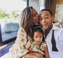 Chrissy Teigen odpowiada na wzruszające słowa męża po stracie dziecka. Muzyk zadedykował jej swój występ