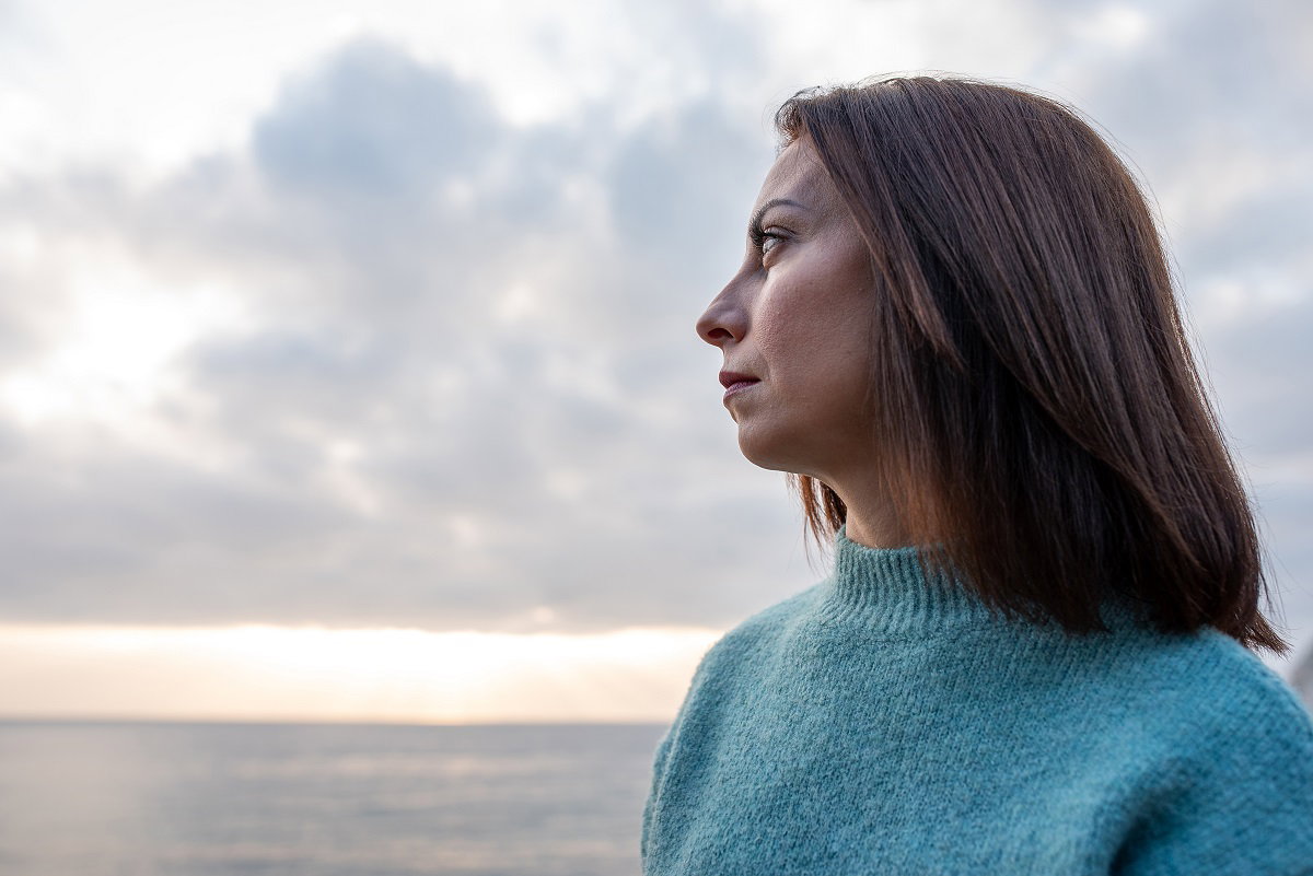kobieta nad morzem