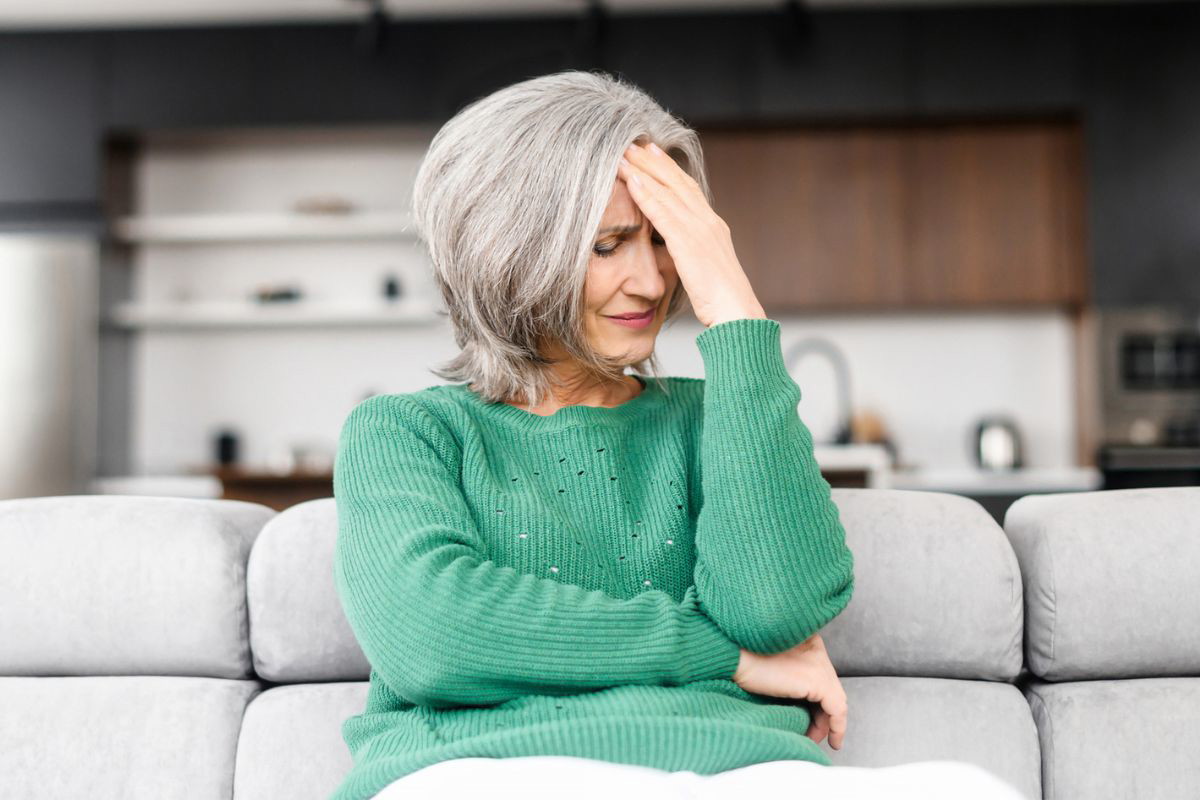 kobieta 50+ załamana