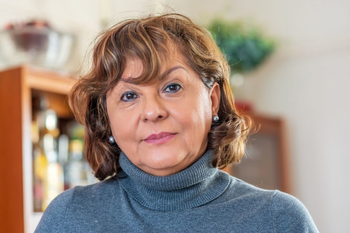 kobieta 60+ poważna