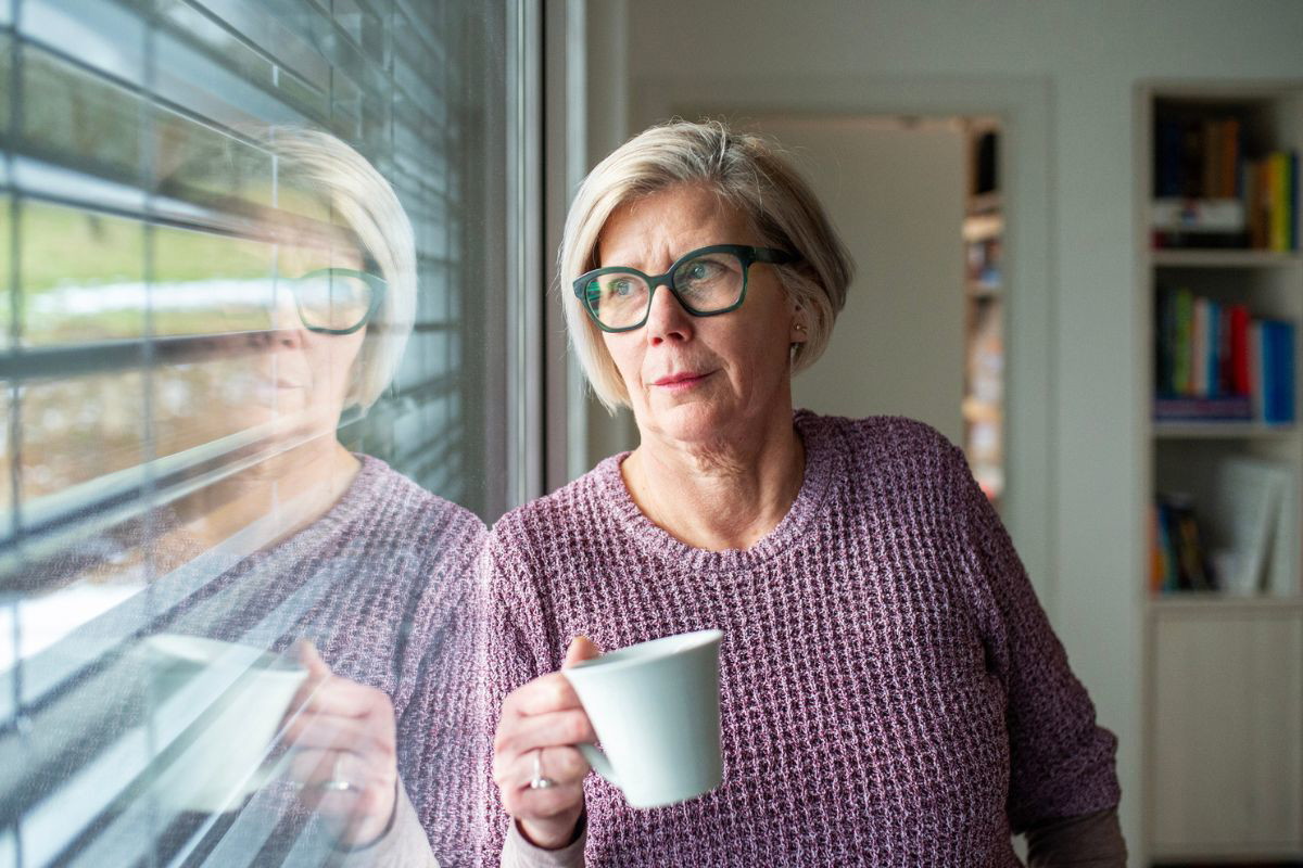 kobieta 60+ poważna