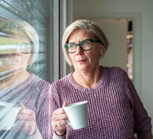 kobieta 60+ poważna