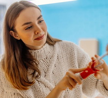 kobieta remontująca mieszkanie