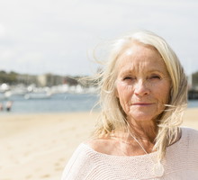 seniorka nad morzem
