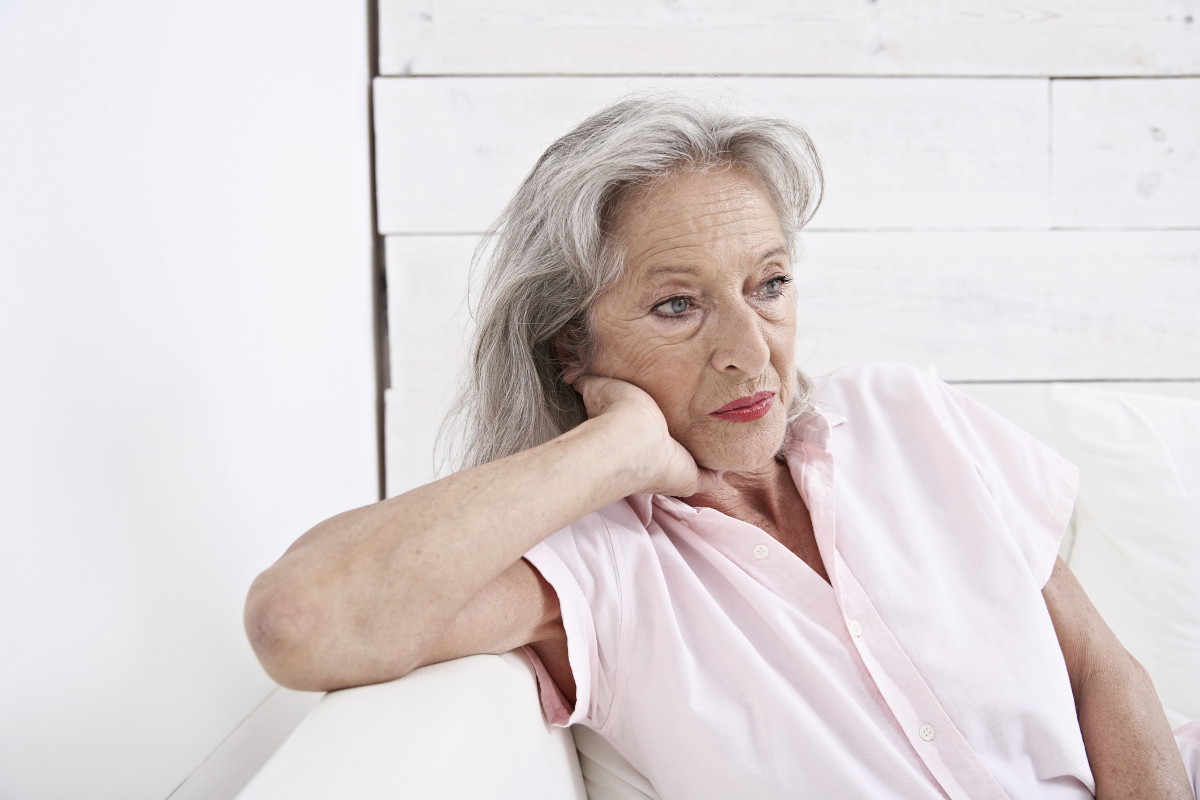 smutna kobieta