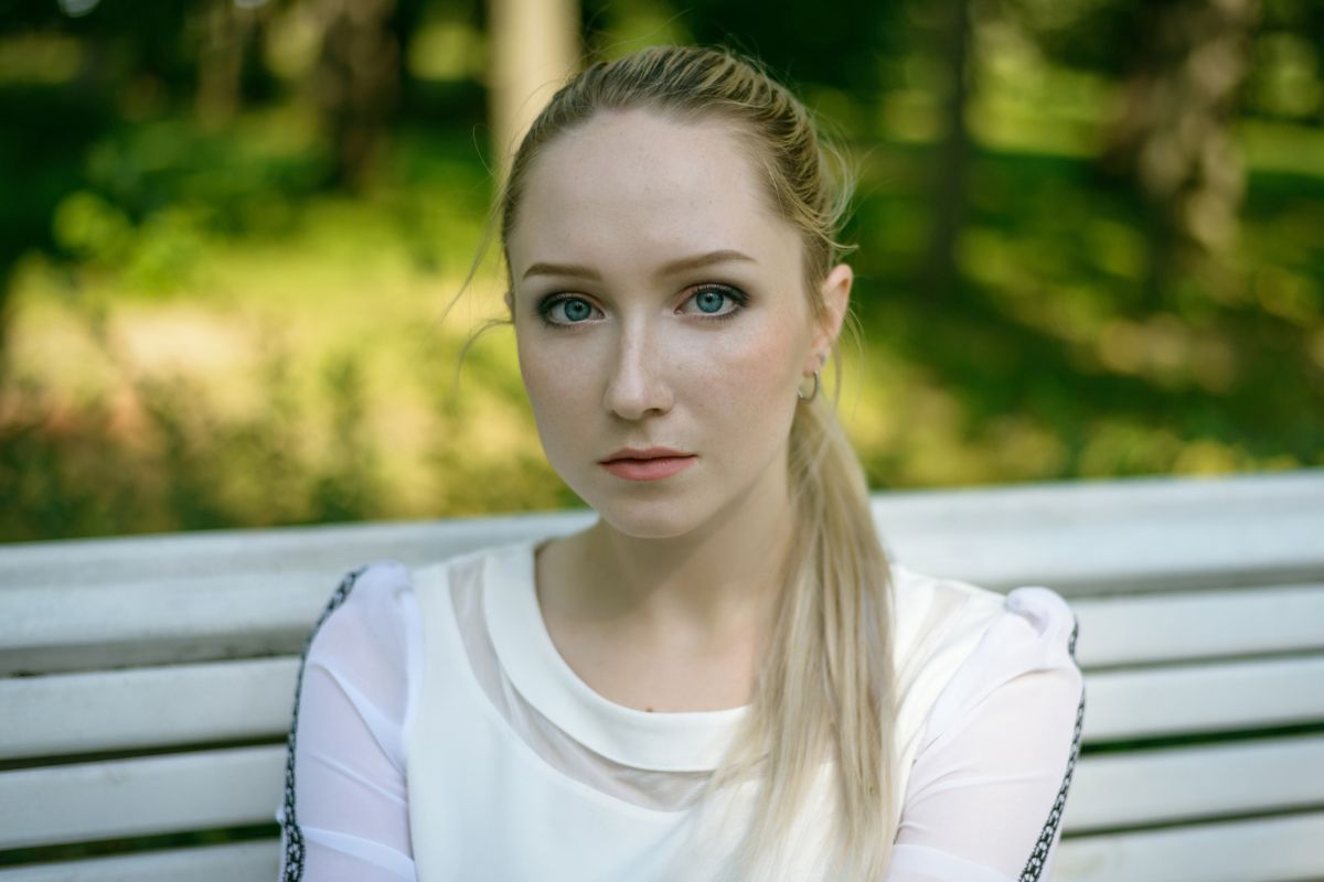 kobieta 20+ smutna