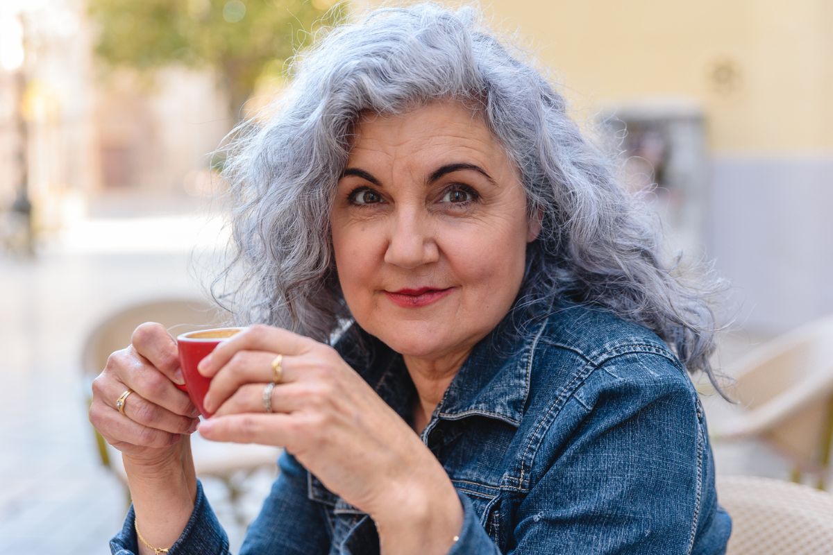 kobieta 60+ zadowolona