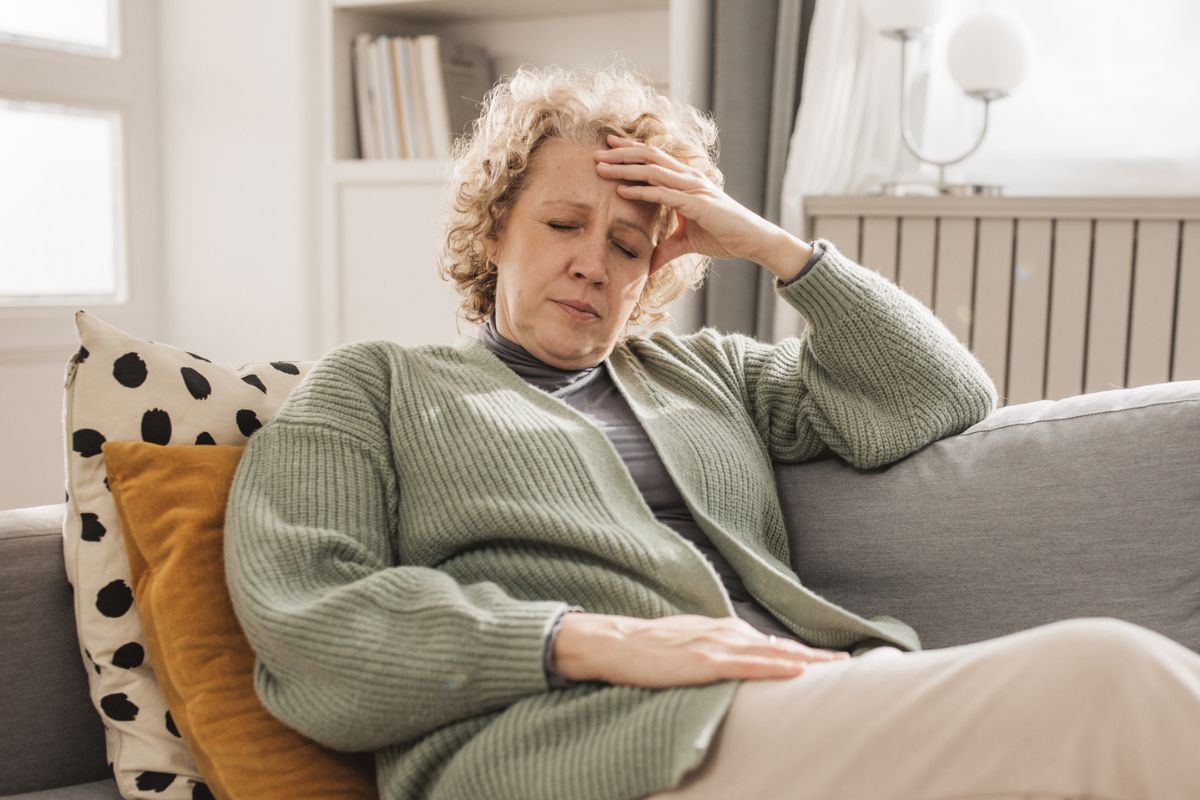 kobieta 60+ zmęczona życiem