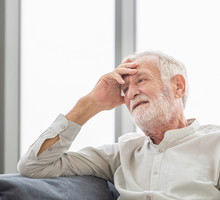 zmartwiony senior