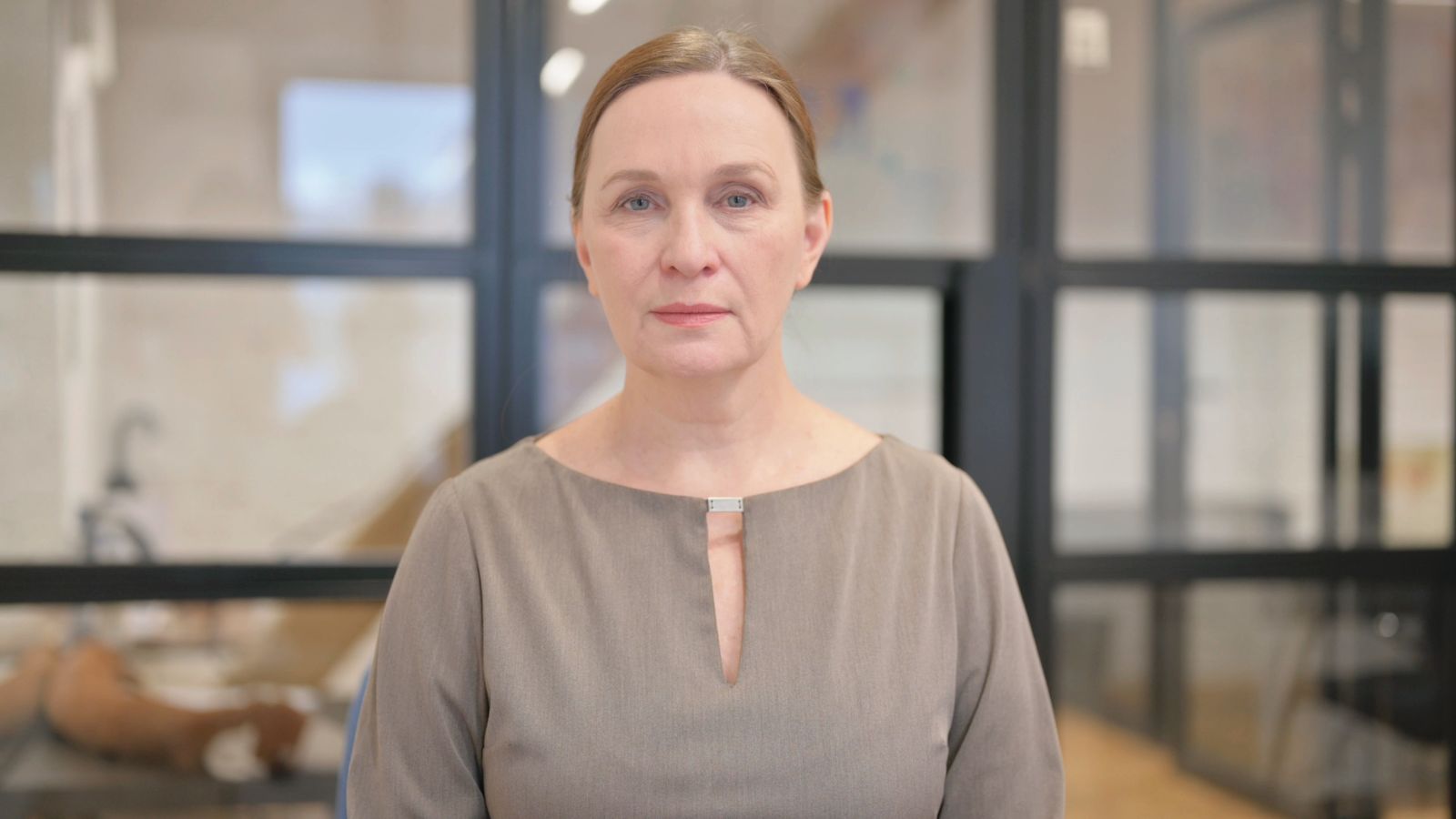 kobieta 50+ poważna