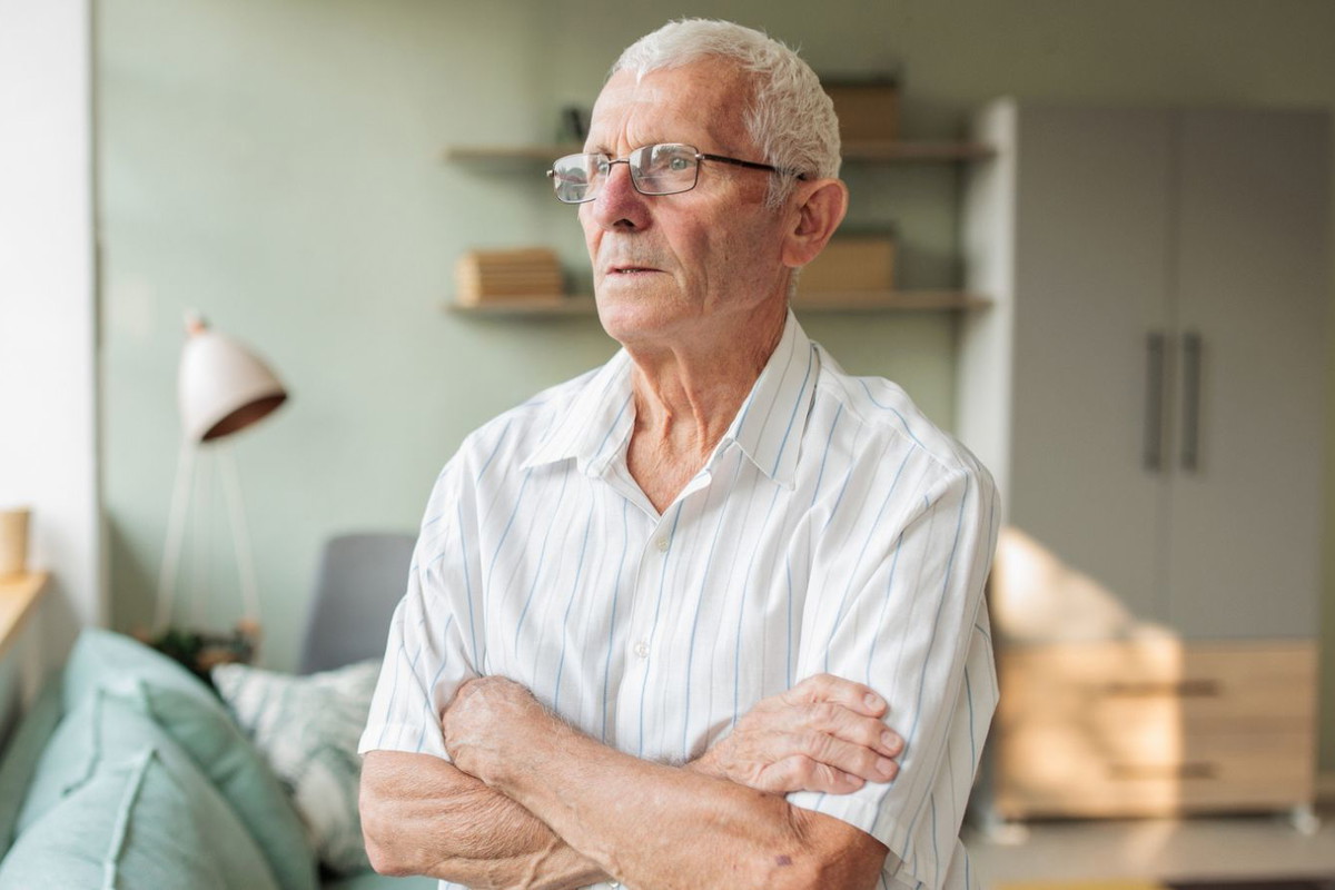 senior w mieszkaniu