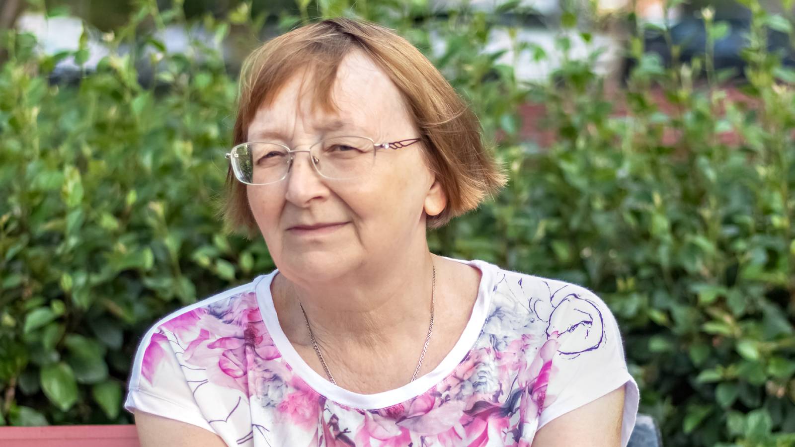 kobieta 60+ poważna