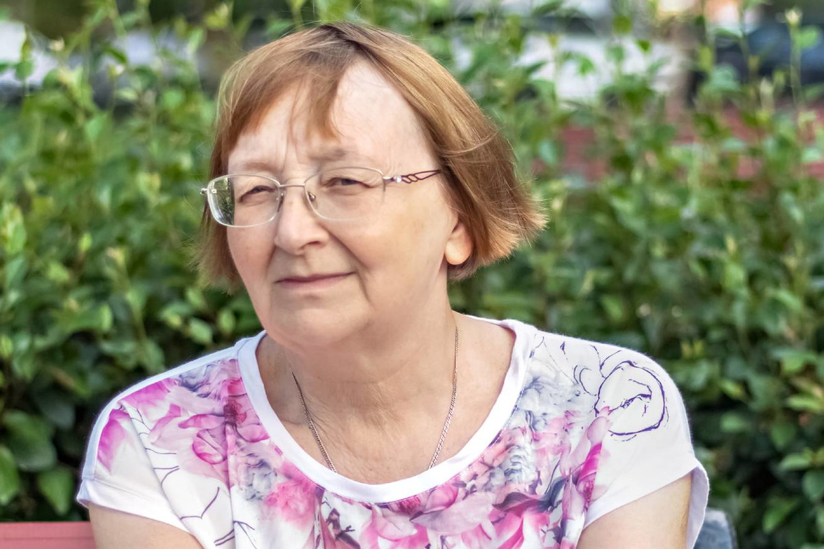 kobieta 60+ poważna