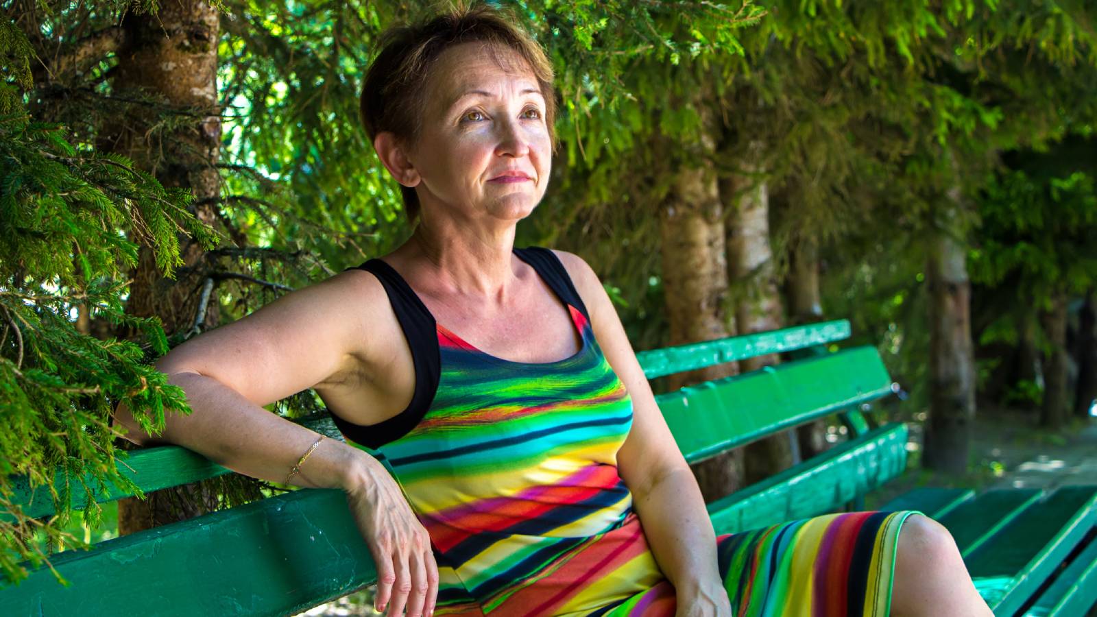 kobieta 60+ poważna