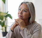 kobieta 60+ zmartwiona