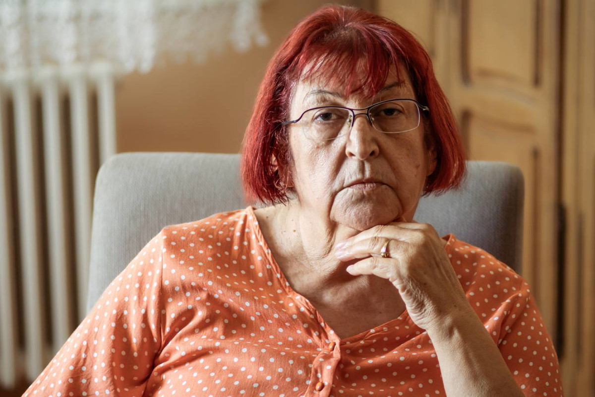 kobieta 60+ poważna