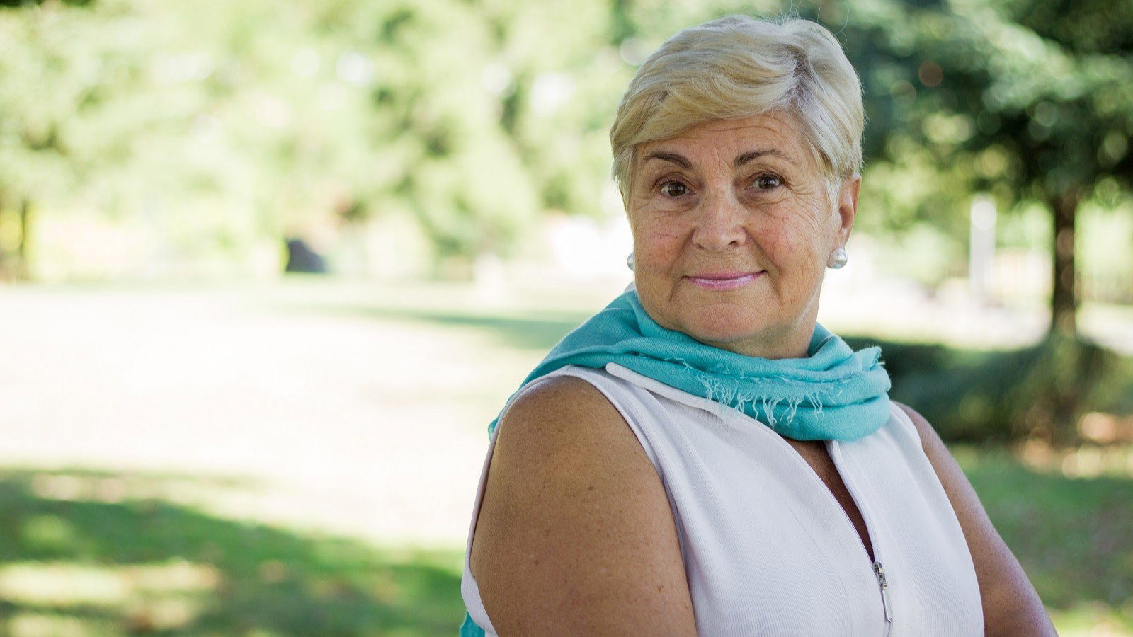 seniorka w parku