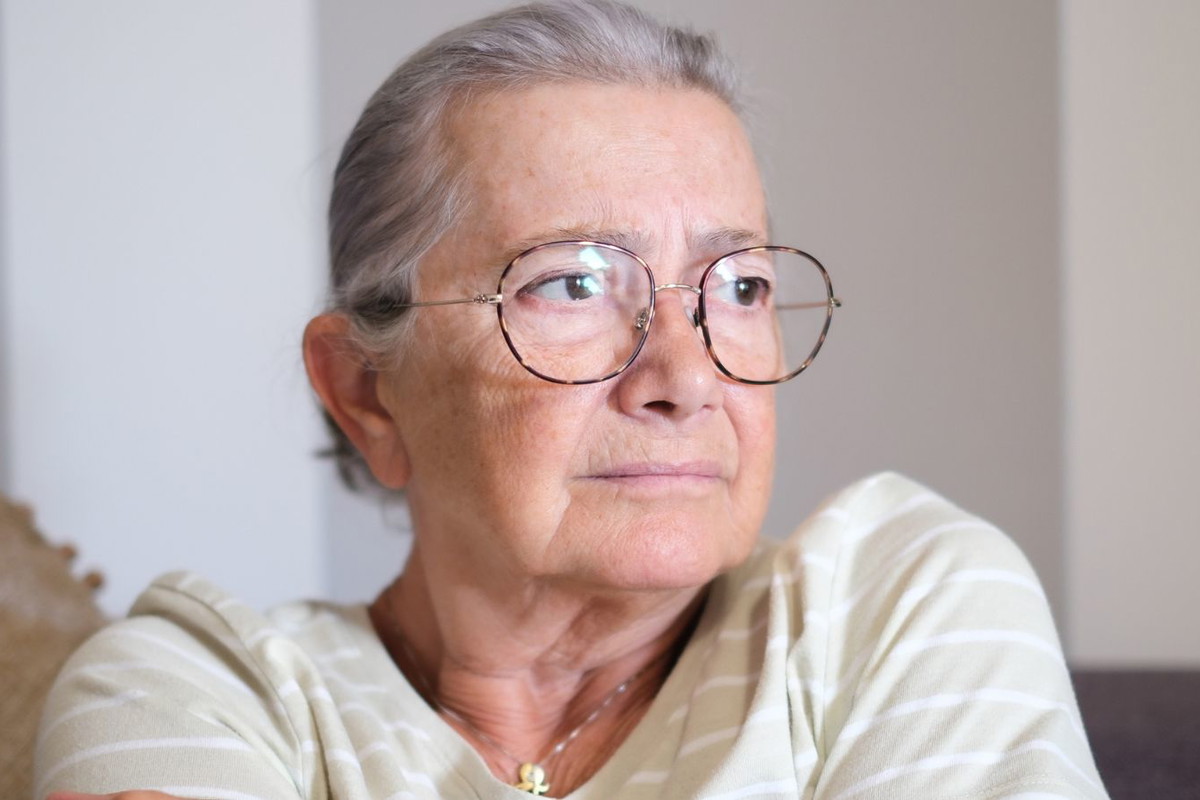 kobieta 60+ poważna