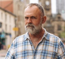 mężczyzna 50+ poważny