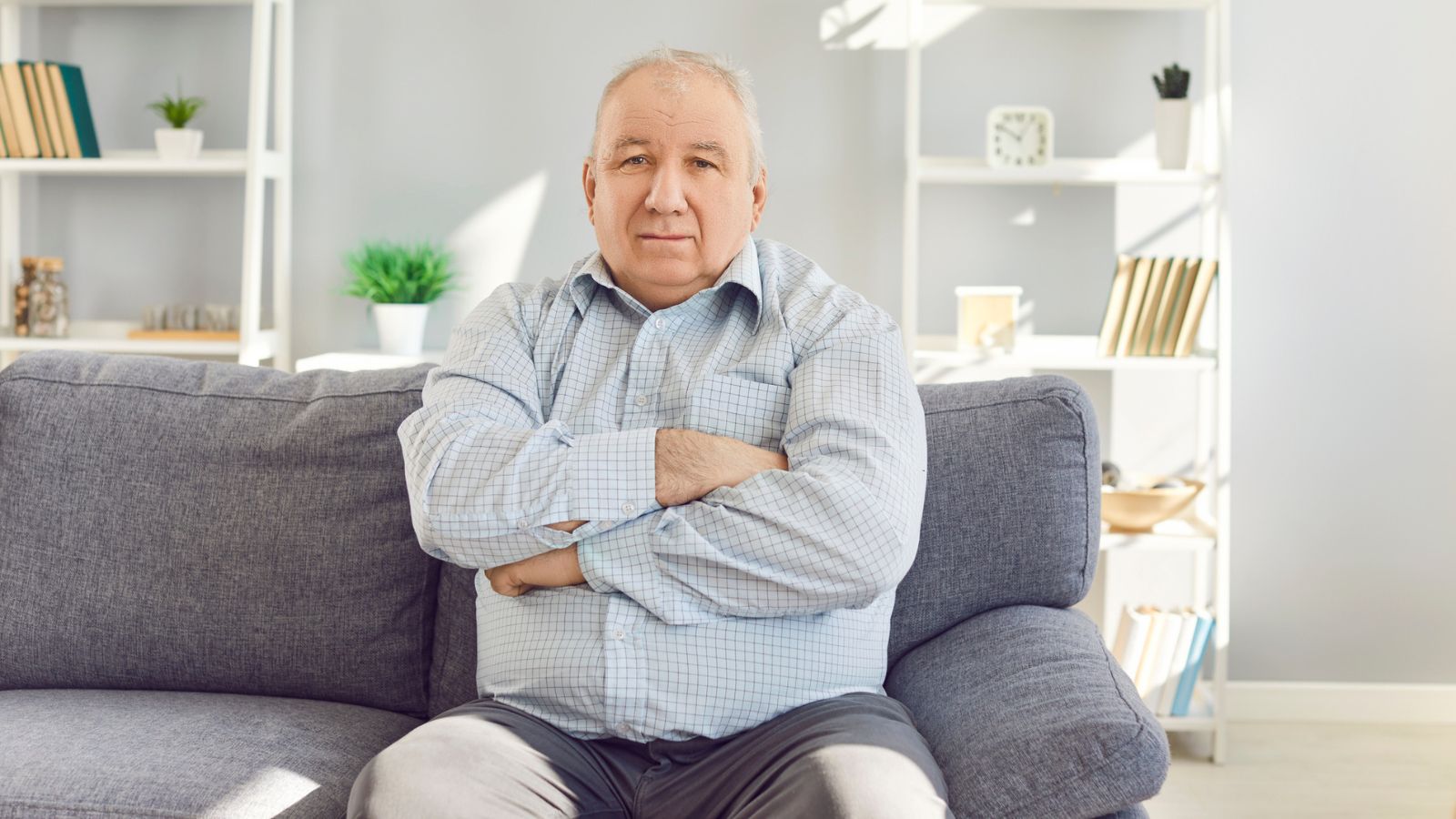 mężczyzna 60+ poważny