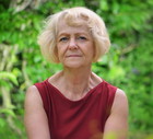 kobieta 50+ zniesmaczona zachowaniem synowej
