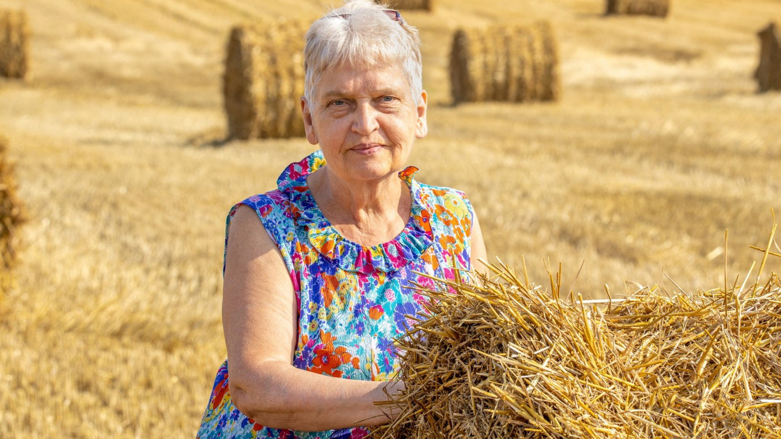 seniorka na polu