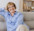 uśmiechnięta seniorka