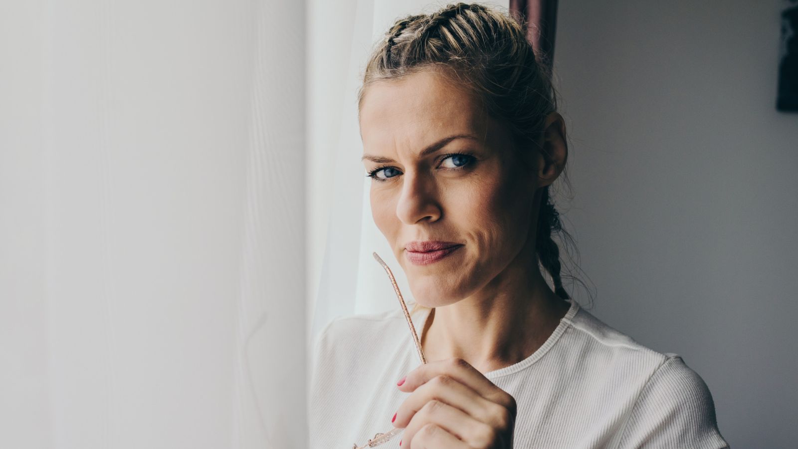 kobieta 40+ rozbawiona