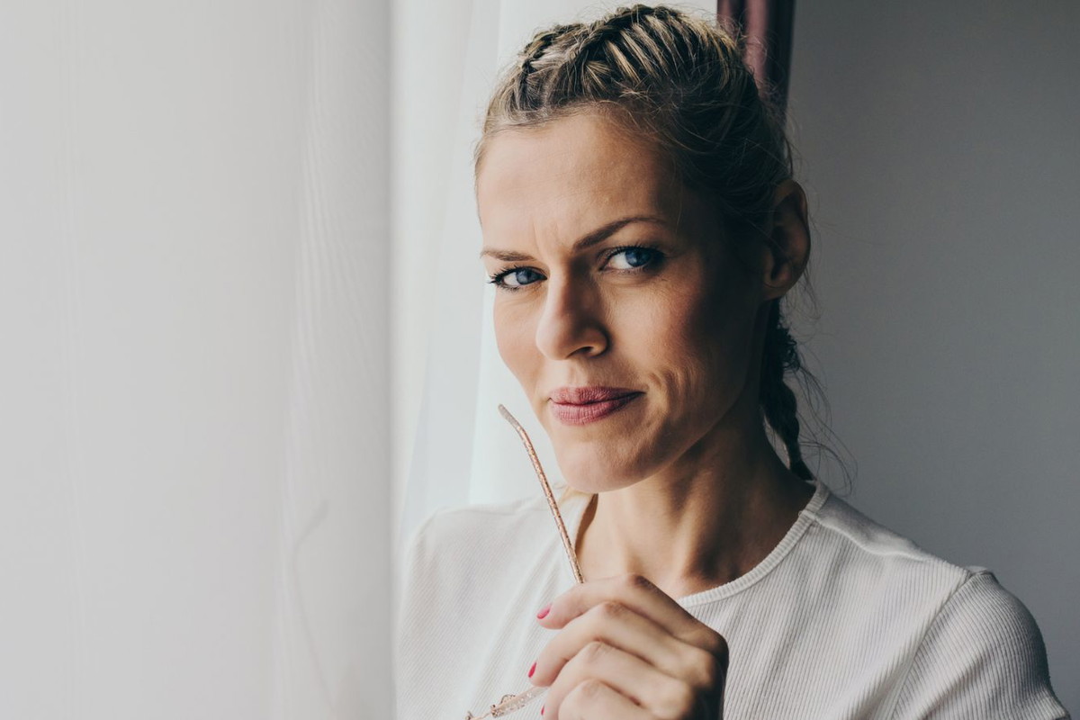 kobieta 40+ rozbawiona
