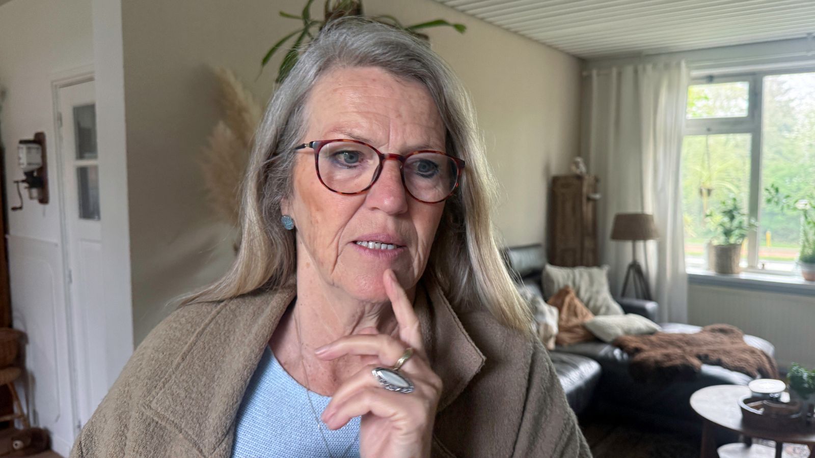 kobieta 60+ zmartwiona