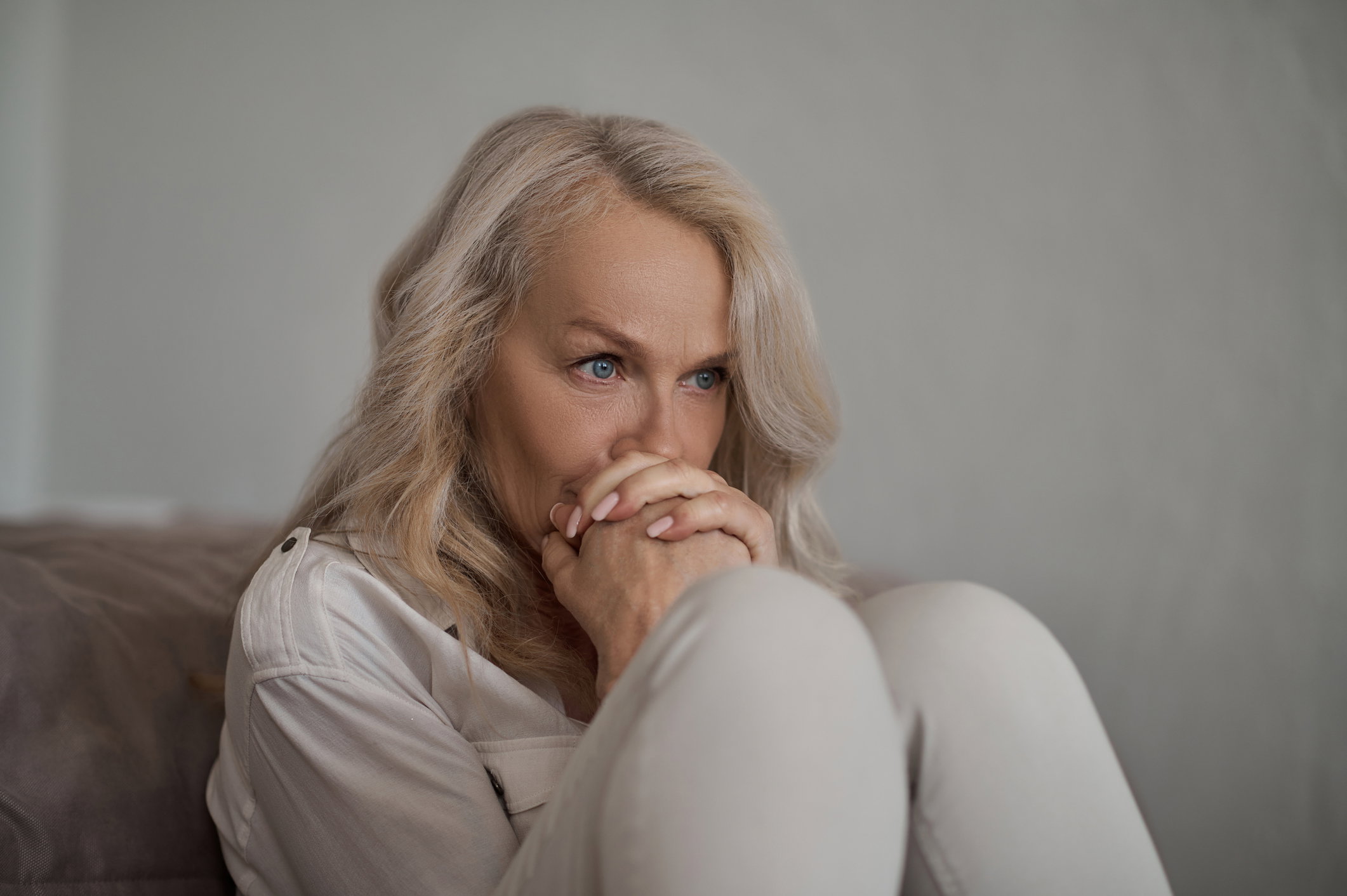 kobieta 50+ zmartwiona