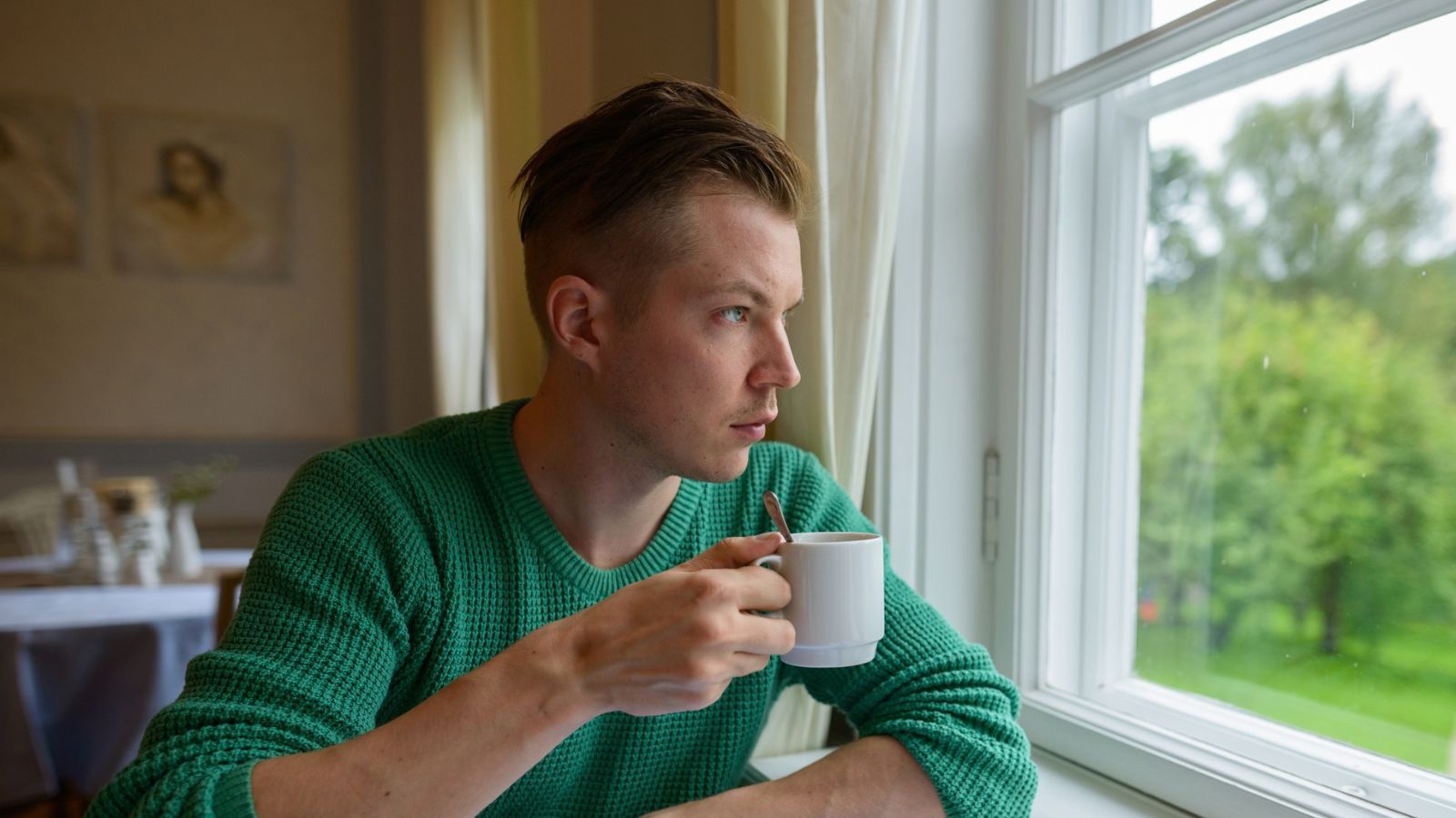 mężczyzna 30+ poważny